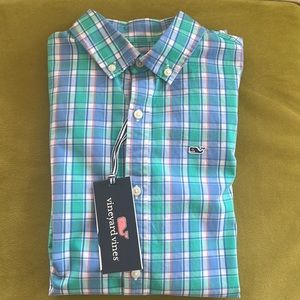 Vineyard Vines woven top check poplin long sleeve button down shirt.